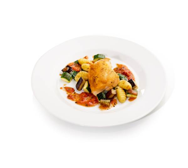 nchenkeule mit mediterranem Gemüse- Gnocchi und Spinat